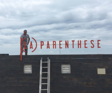 Lettres relief magasin plage