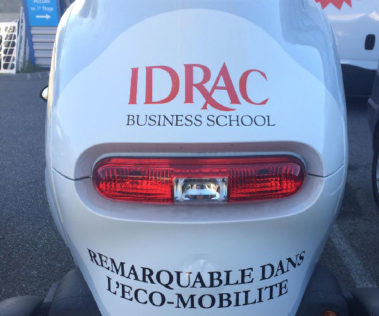 Semi covering voiture