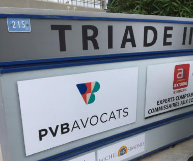 Signaletique directionnelle avocats