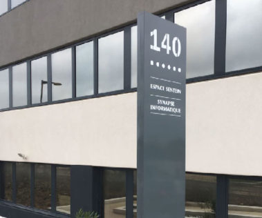 totem signaletique exterieure