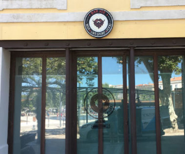 caisson enseigne rond facade