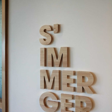 Lettres découpées pour office branding