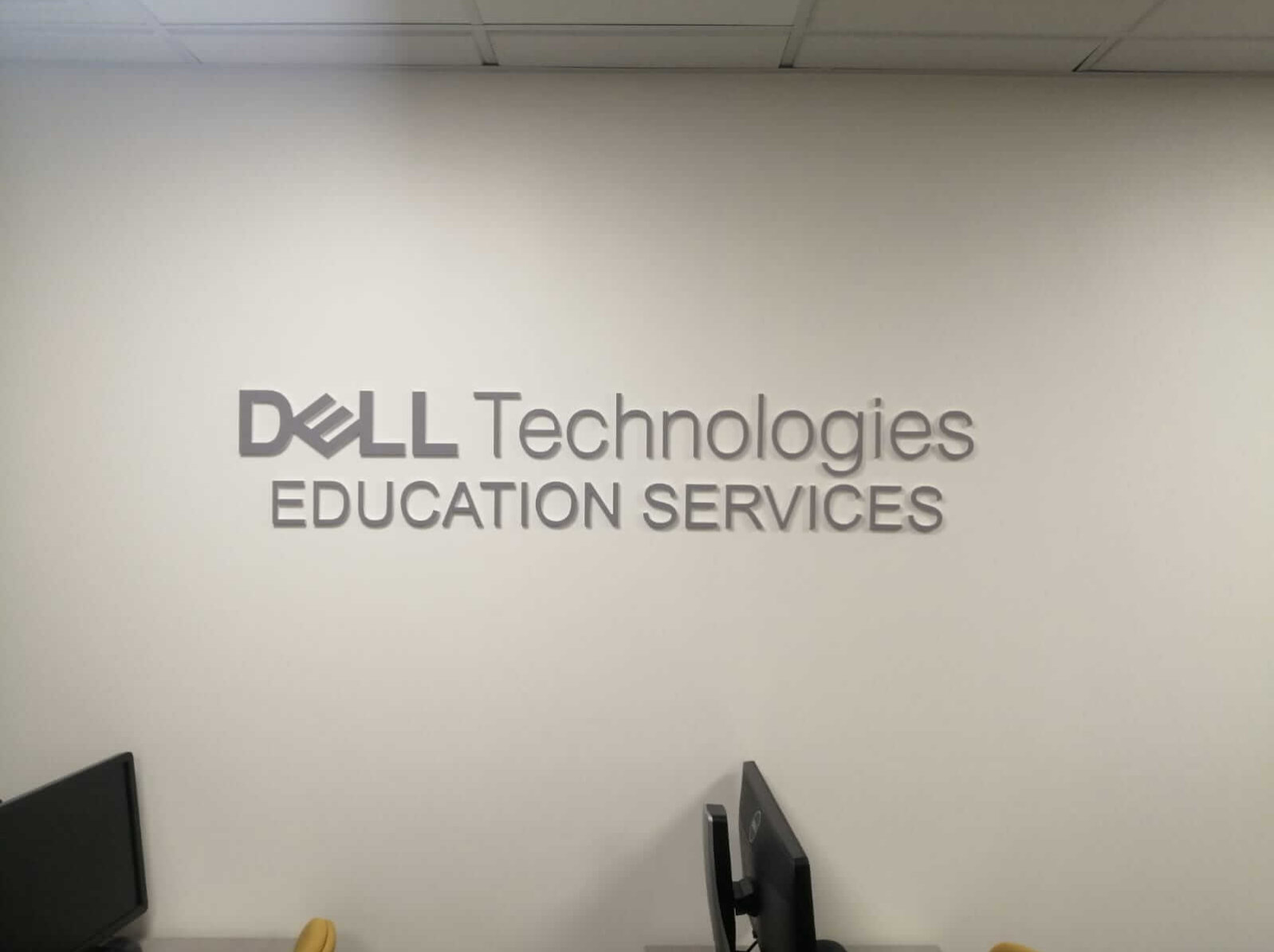 Lettres découpées dell