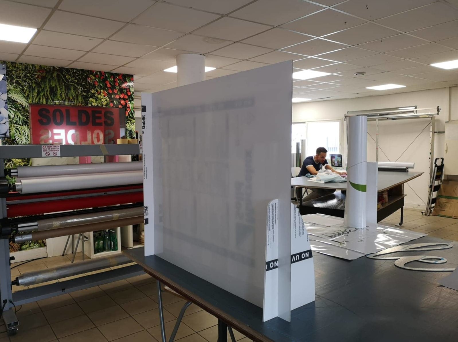 Plaque de plexiglass covid