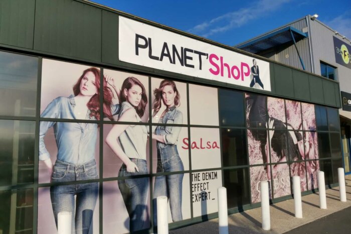 vitrophanie planet shop