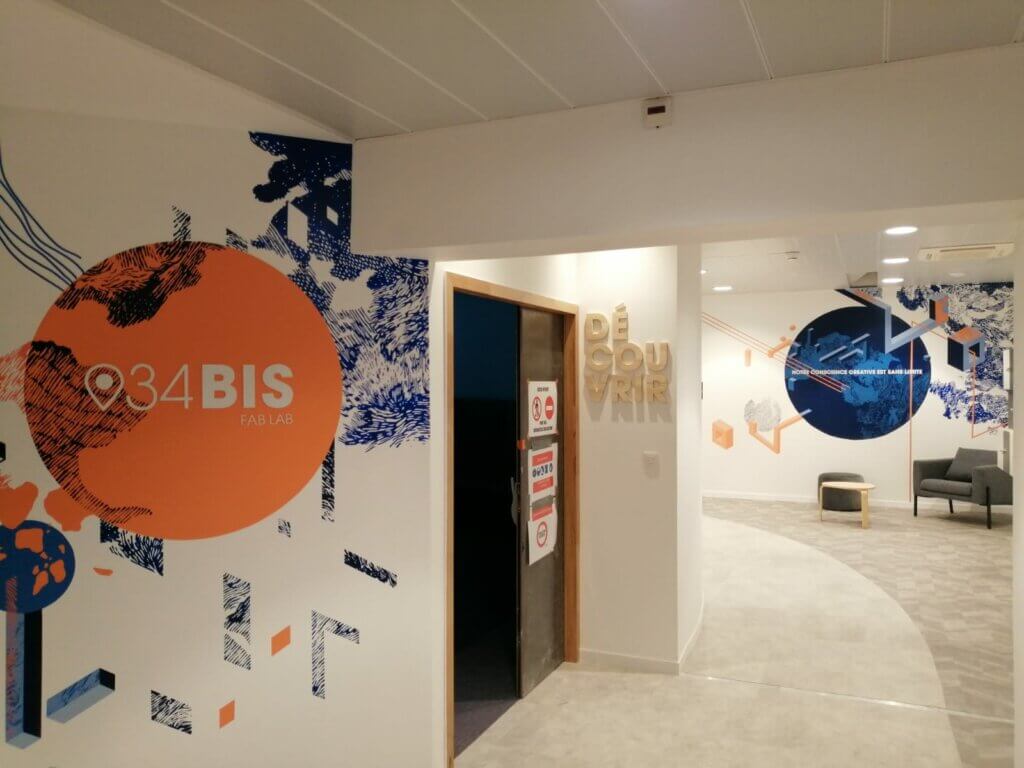 Tendances office branding signaletique entreprise visual factory enseigne