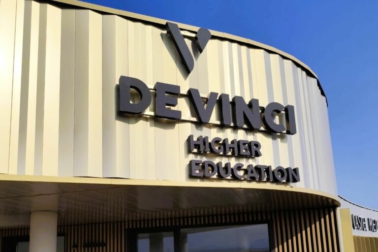 enseigne signalétique universitaire devinci montpellier