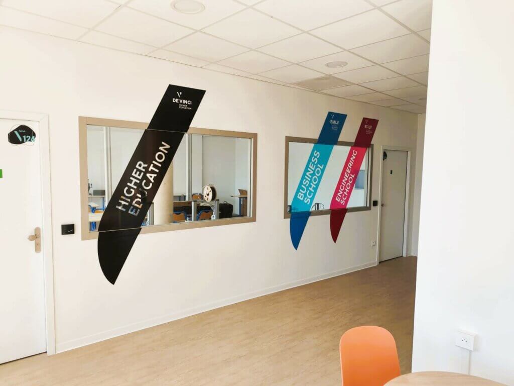 enseigne signalétique De Vinci Higher Education université montpellier enseigne signalétique De Vinci Higher Education université montpellier